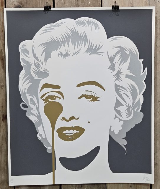 Love Buzz Marilyn Silver Golden Eye by Pure Evil